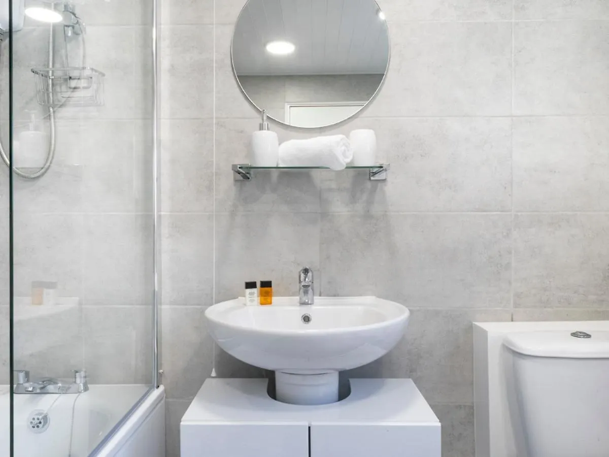 بيت للعطل Pass The Keys Mccracken'S Townhouse - 10 Min Walk To City Centre بلفاست