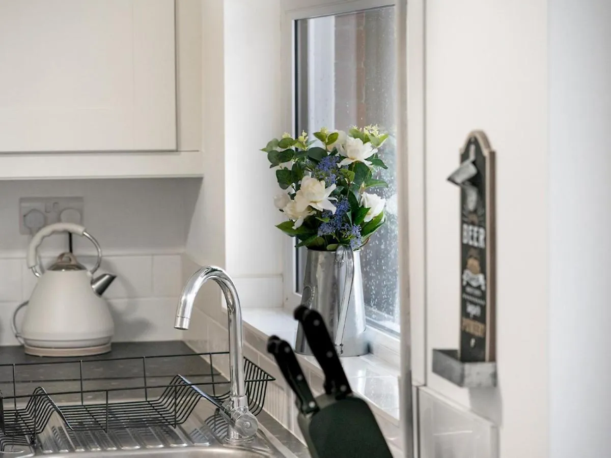 بيت للعطل Pass The Keys Mccracken'S Townhouse - 10 Min Walk To City Centre بلفاست